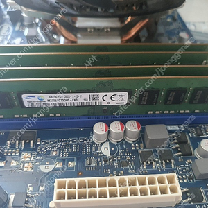 DDR3 -12800 8GB 램 2개 팝니다.