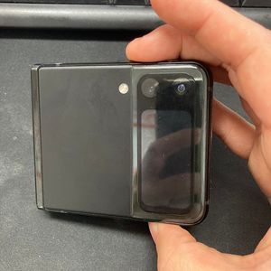 부산 갤럭시Z플립3 블랙 KT 센터올갈이 리퍼폰 새상품급