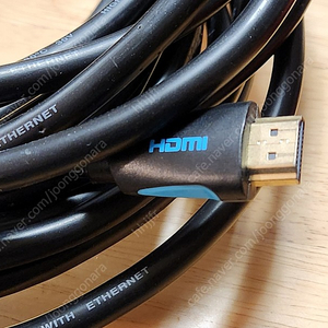 사용감 많은 HDMI 5M 케이블