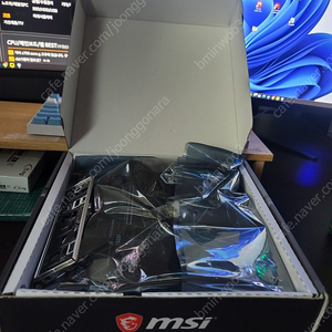 MSI B450 MAX, EVGA CL C240, 삼성 EVO 256기가 M2 스스디, LG FULL HD 24인치 모니터, 슈퍼플라워650W 풀모듈러 파워 E등 모두 정상작동 하