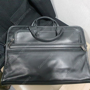 투미 가죽 서류가방