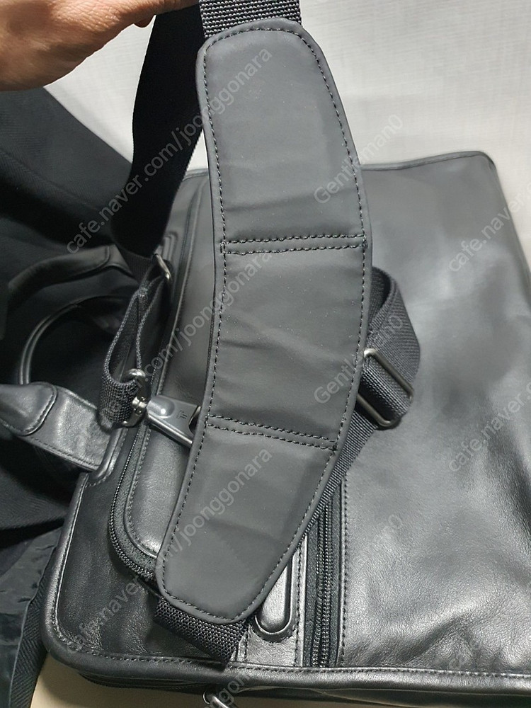 투미 가죽 서류가방--3