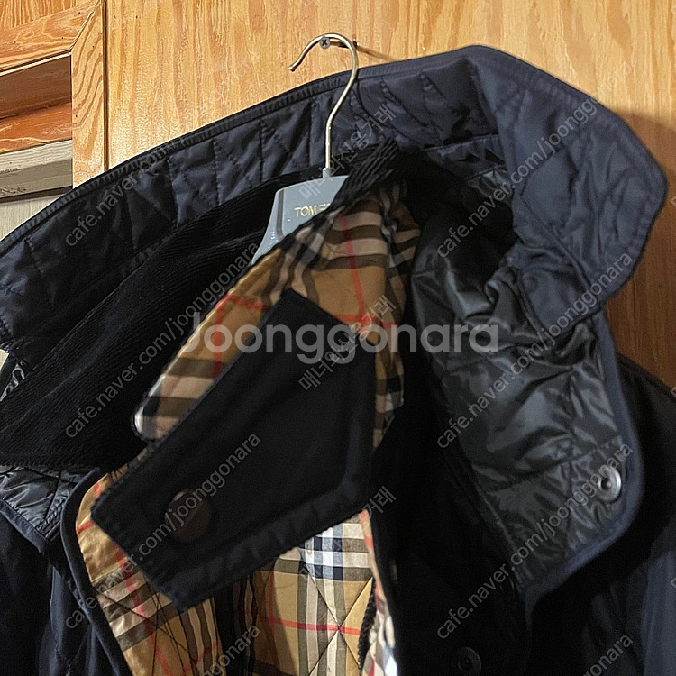신형 버버리 퀼팅 코트 판매 합니다........패딩,...--4