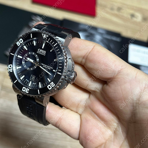 오리스 ORIS Aquis 티타늄 스몰 세컨드 데이트