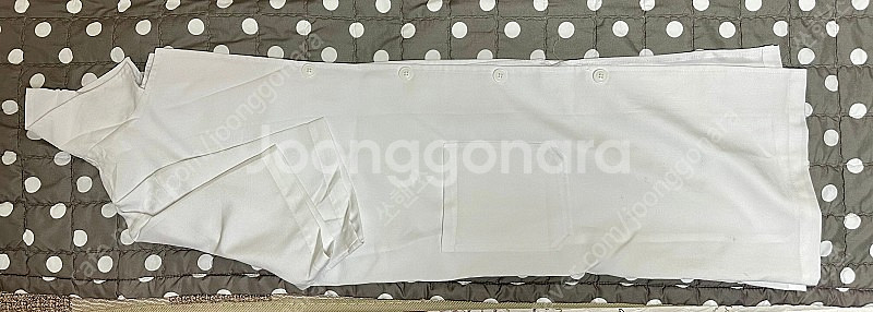 메이크업 혹은 헤어 등 미용실기 약88 사이즈. 남자사이즈110. 반팔가운. 택포9천--1