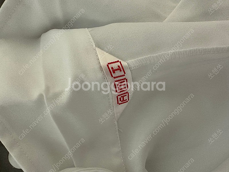 메이크업 혹은 헤어 등 미용실기 약88 사이즈. 남자사이즈110. 반팔가운. 택포9천--3