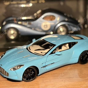 1:18 Autoart Astonmartin One-77 Tiffany Blue