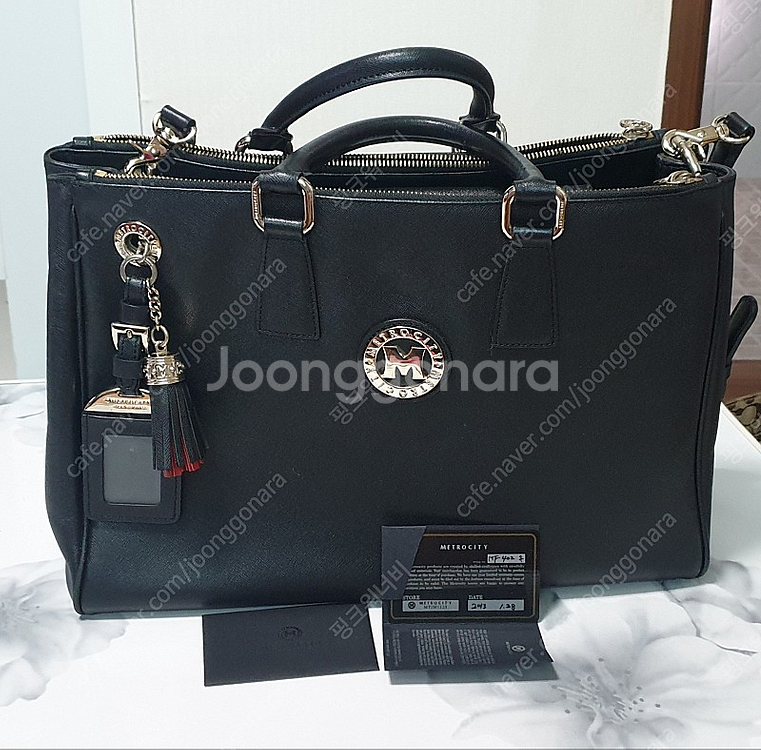 Metrocity, Bags, Metrocity Saffiano Black Leather Shoulder Handbag