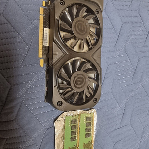 그래픽카드 1050ti .ddr4 8g 2개 팜니다