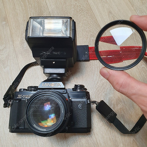 고장난 필름카메라 MINOLTA(미놀타) X-700 판매합니다. (작동 여부 애매한 플래시 포함)