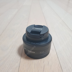 캐논 ef-m 22m f2.0 렌즈 팝매합니다.