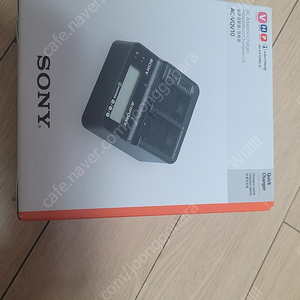 SONY FDR-AX700 팝니다