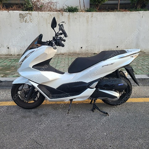 부산 PCX 21 년식 17,300 KM