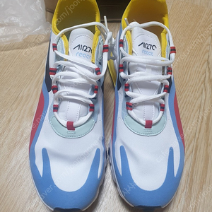 Air Max 270 React 운동화 팝니다(새상품)