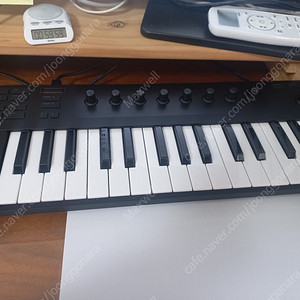 NI KOMPLETE KONTROL M32 마스터 키보드 거의 새상품 택비 포함