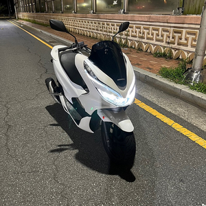 부산 pcx125 흰색 판매합니다 20년