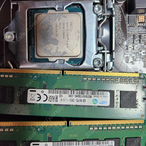 CPU i5-4690 및 램 PC3-12800U 4기가 2개 팝니다.