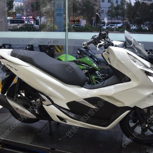 pcx125 abs 1200키로 울산 무꿍(흰) 무사고 390에 판매합니다.