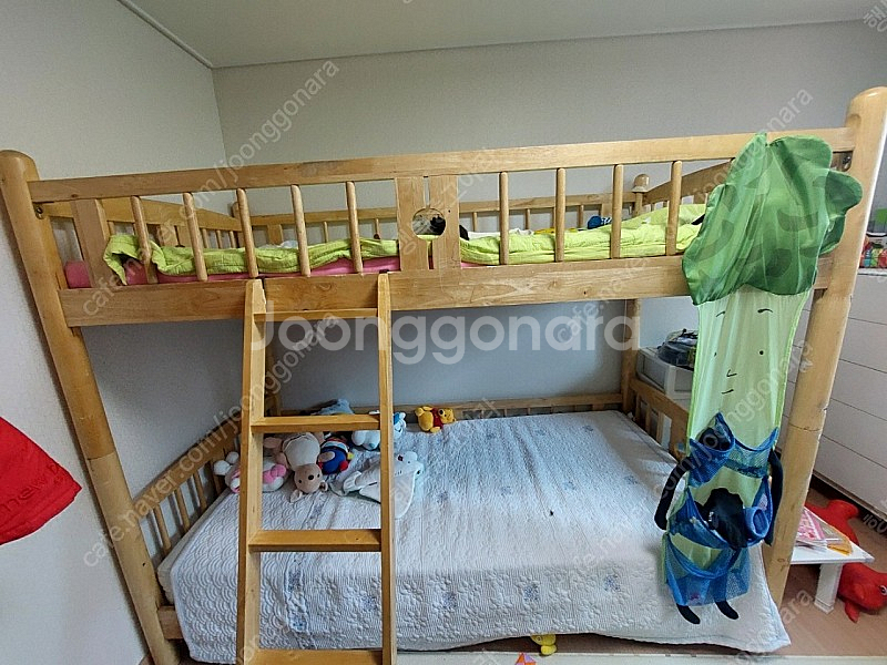 원목 이층 침대 드립니다.--1
