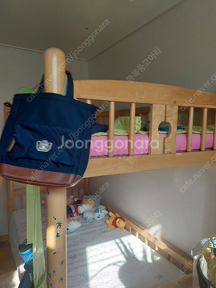 원목 이층 침대 드립니다.--2