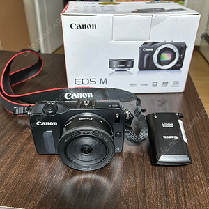 캐논 EOS M 미러리스 카메라 & 22mm 렌즈 팝니다.