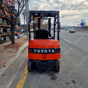 Toyota1.8T 2018전동지게차 싸게 재고정리합니다