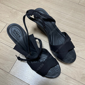 크록스 웨지 샌들 w8 250 사이즈