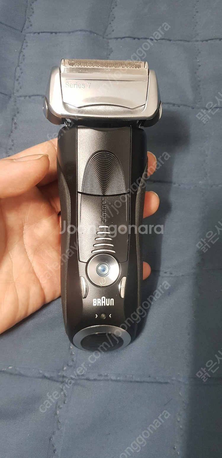 선착순판매, 브라운 전기면도기 시리즈7 (본체+세척스테이션) 팝니다--2