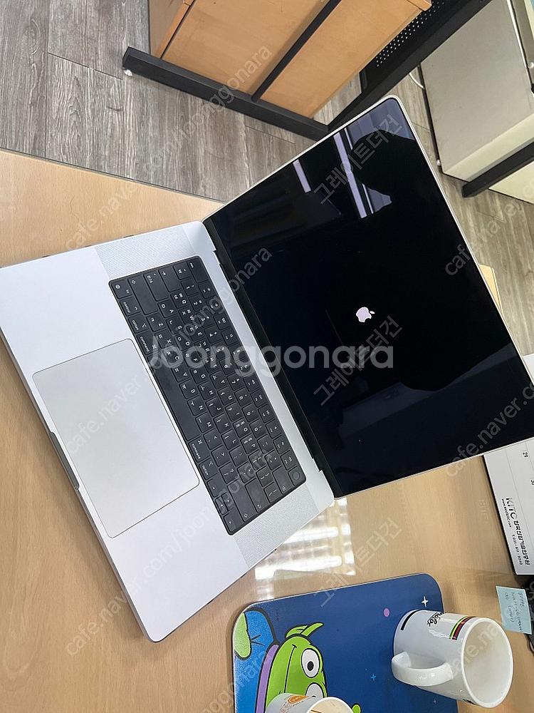 맥북프로 16인치 M1 PRO 기본형 모델 판매합니다....--1