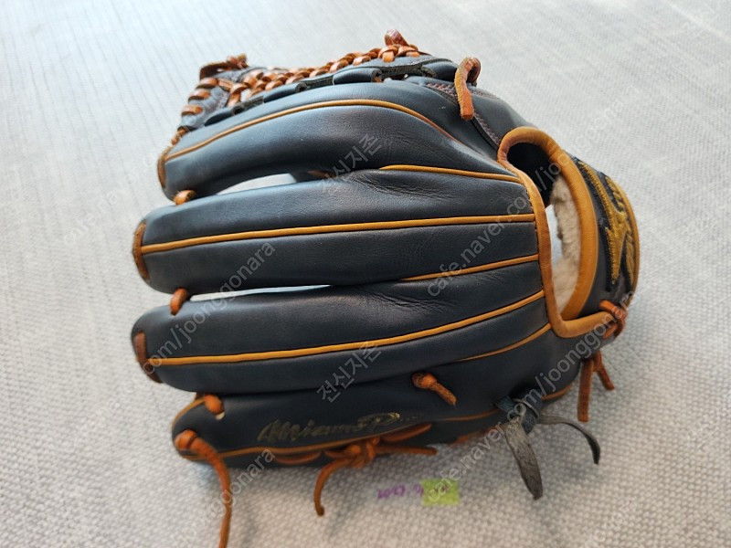 미즈노 프로 오더 슈프림 내야 11.75 팝니다.--2