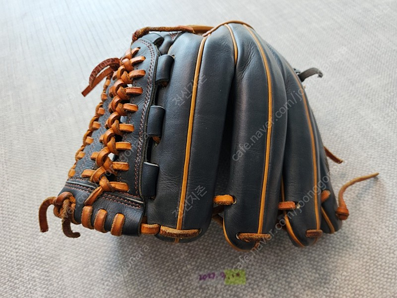 미즈노 프로 오더 슈프림 내야 11.75 팝니다.--3