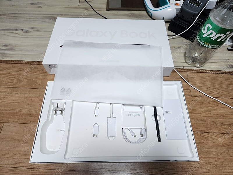 삼성 갤럭시북2프로360 NT950QED-KD72D 팝니다. (박스구성품 전부 있음)--3