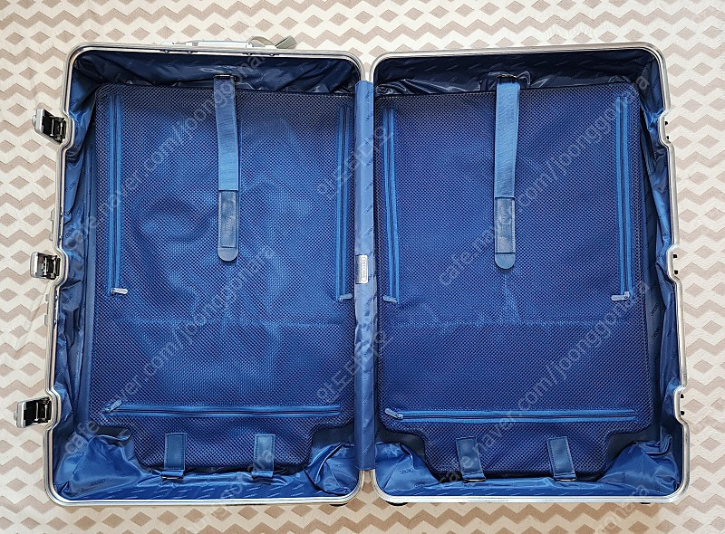 리모와 토파즈 실버 73 (30인치) 멀티휠 정품 팝니다. 이미지