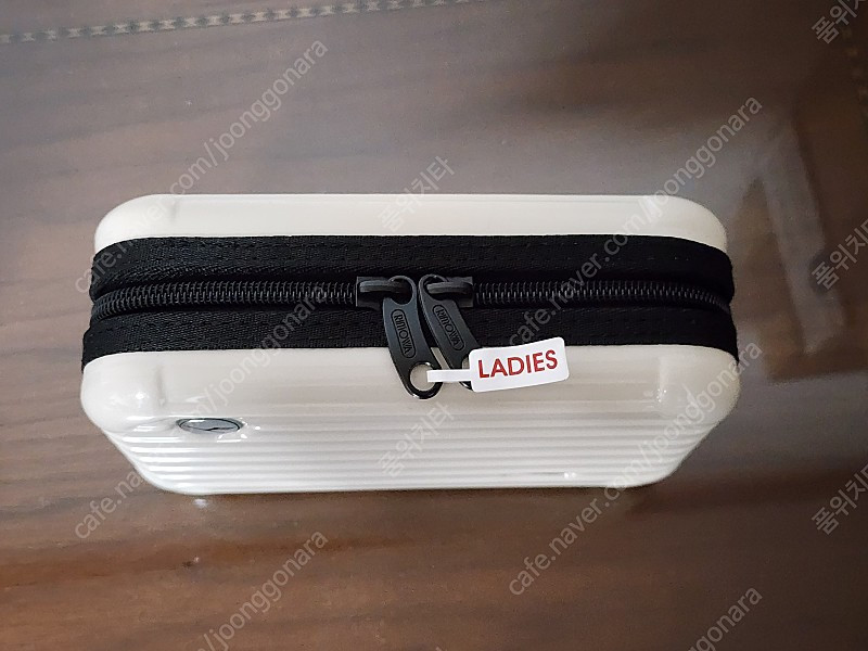 리모와 여행용 파우치 이미지