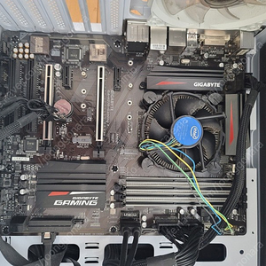 I7 7700(CPU)+GA-H270-GAMING3(보드)+SF-650F14MT(파워)+3RSYS L1000(케이스)