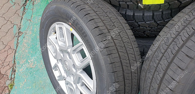 [판매] 그랜드스타렉스 스타리아 17인치휠 타이어 이미지