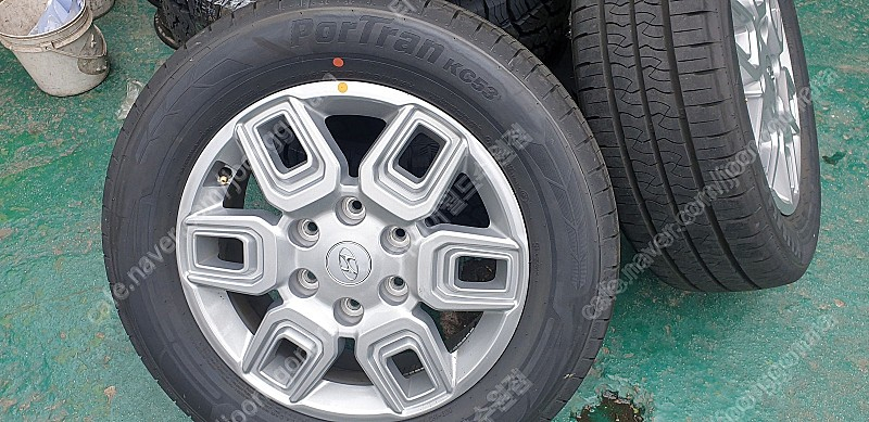 [판매] 그랜드스타렉스 스타리아 17인치휠 타이어 이미지