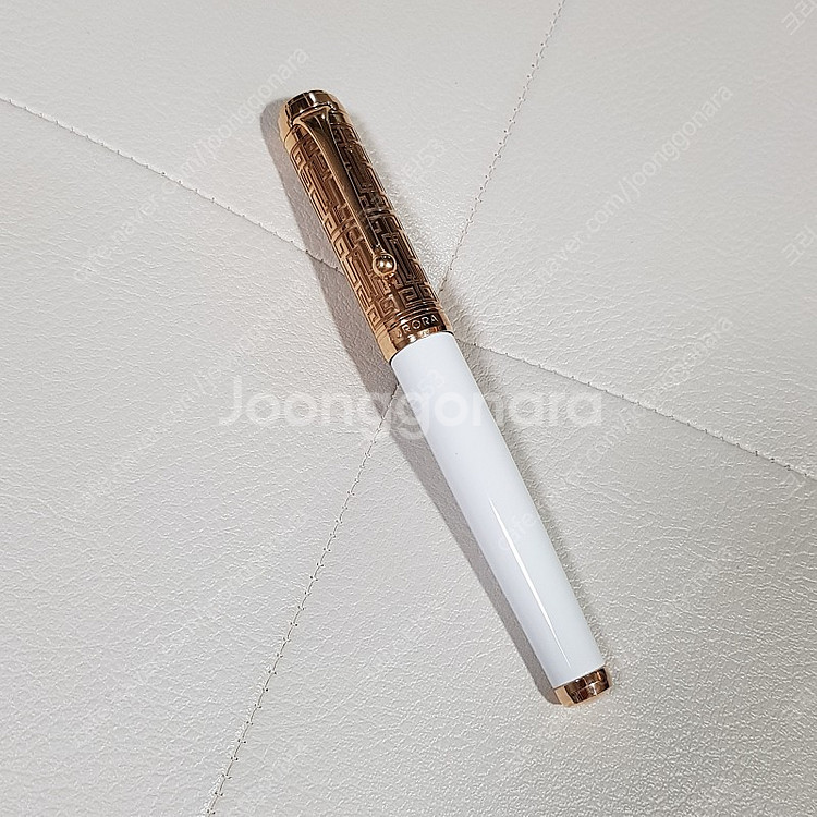 오로라 탈렌튬 미로 화이트 m닙 만년필 판매합니다--0