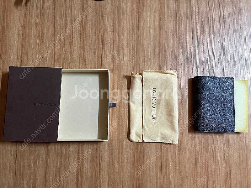 루이비통 여권지갑 판매합니다. N60031--0