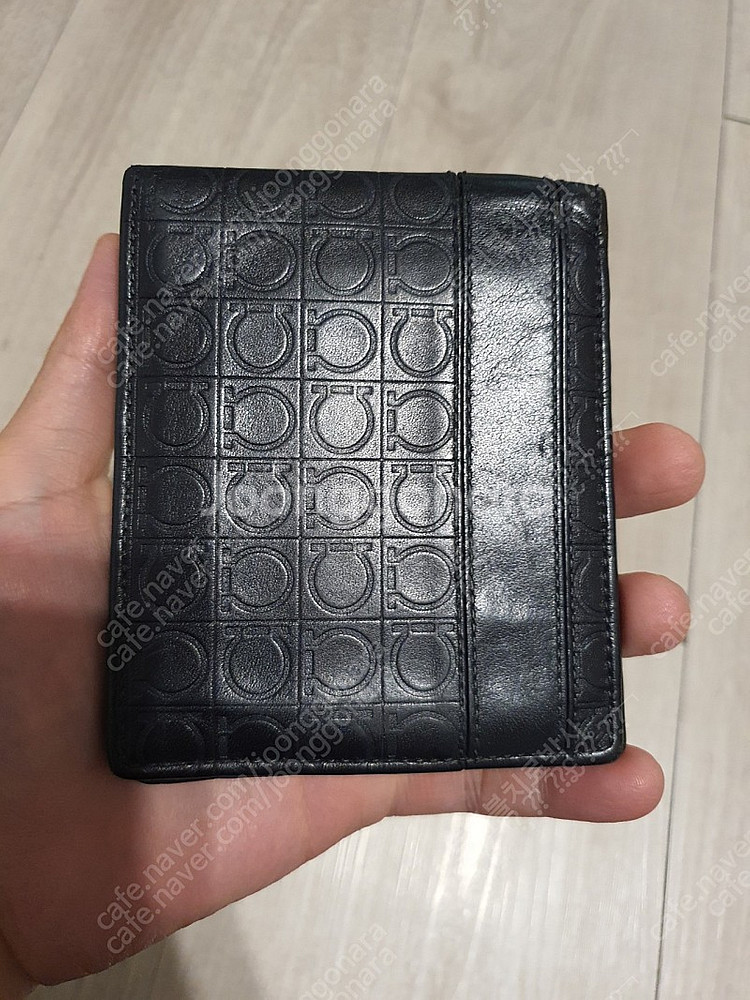 정품 페라가모 남자 반지갑--1