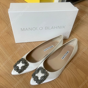 마놀로블라닉 manolo blahnik 항기시 플랫 38.5