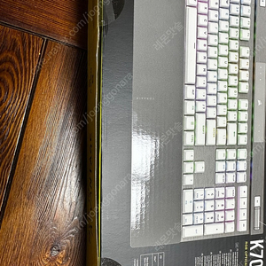 [미개봉] Corsair K70 프로 RGB 광축 게이밍 키보드 화이트 팝니다