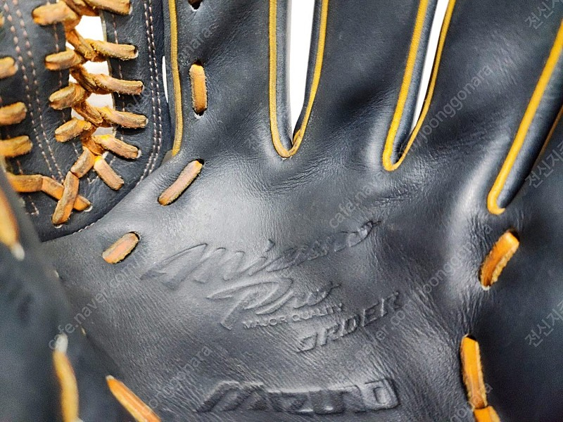 미즈로 프로 오더 11.75인치 팝니다.--5