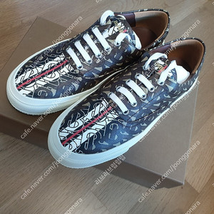 가격내림) 버버리 로고 스니커즈 38사이즈 새상품