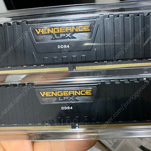 amd 라이젠7 5700x 커세어벤전스 ddr4 3600mhz cl18 32gb(16*2) 팝니다