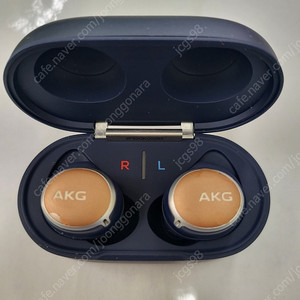 AKG N400NC 블루투스 이어폰 팝니다.