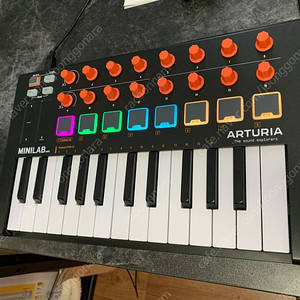 Arturia minilab mk2 orange edition