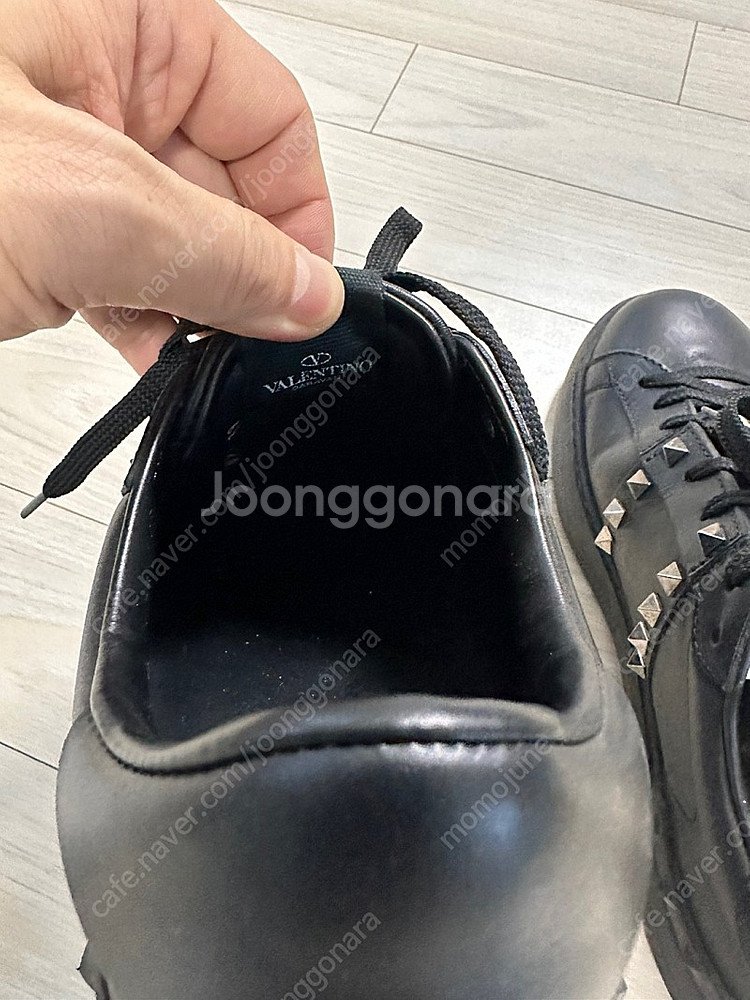 발렌티노 스니커즈 39 사이즈--1