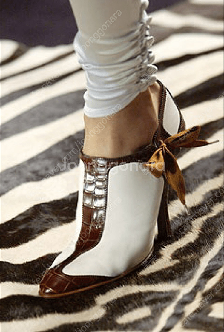 (정품) 생로랑 레이스업 힐 / 디자이너 톰포드 / 샤넬 페라가모 / 38 ( 245 ~ 250)--3