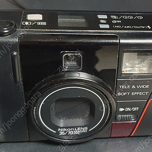 니콘 TW 2D 컴팩트 필름 카메라 (75000원)